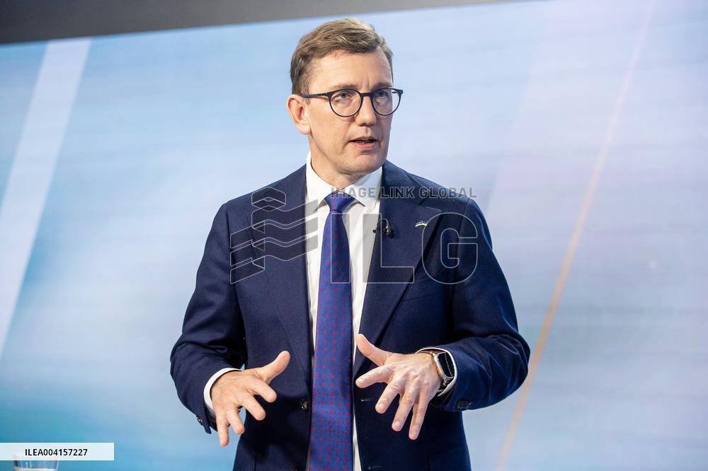 Government crisis in Estonia.