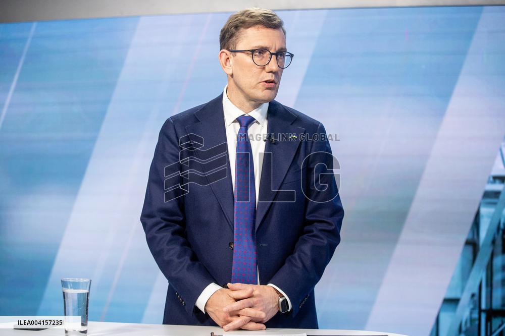 Government crisis in Estonia.