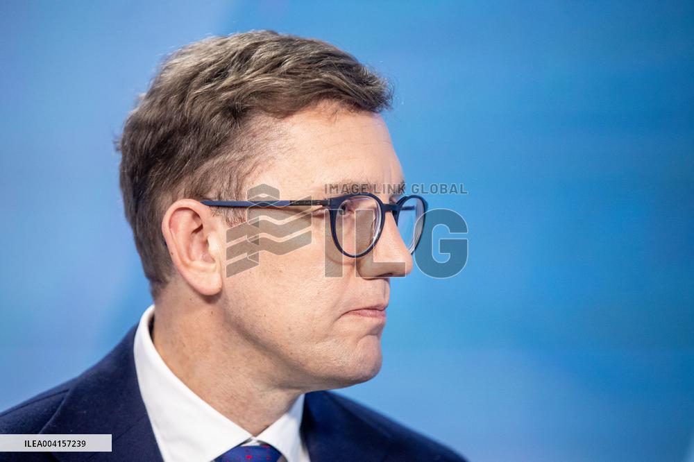 Government crisis in Estonia.