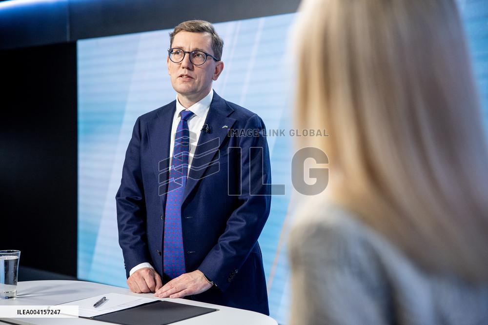 Government crisis in Estonia.