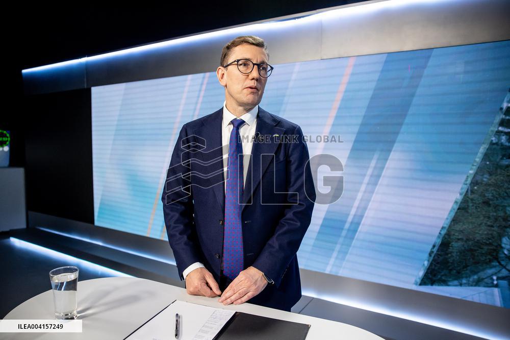 Government crisis in Estonia.