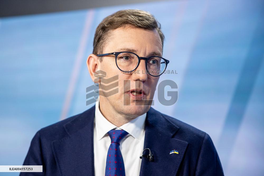 Government crisis in Estonia.