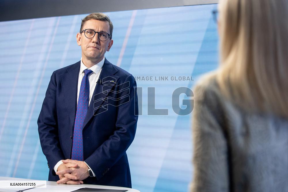 Government crisis in Estonia.