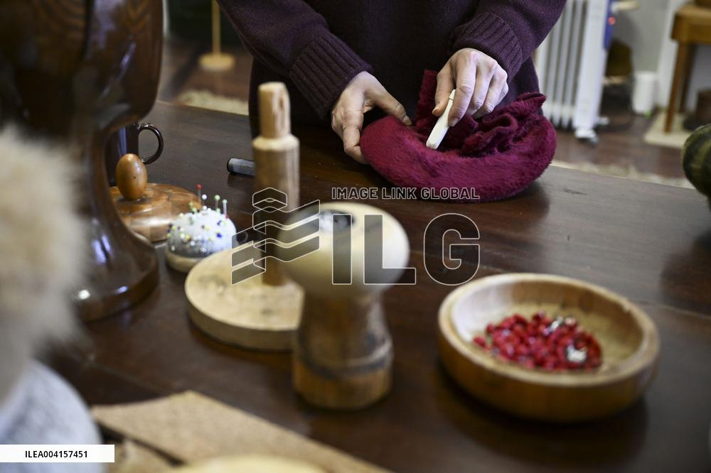 Käsityöammatitilaisen studiolla