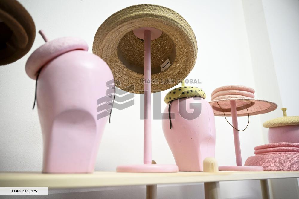 Käsityöammatitilaisen studiolla