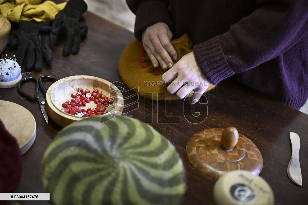 Käsityöammatitilaisen studiolla
