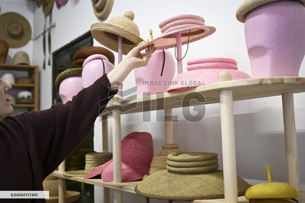 Käsityöammatitilaisen studiolla