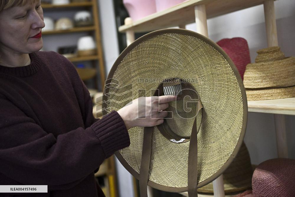 Käsityöammatialisen studiolla