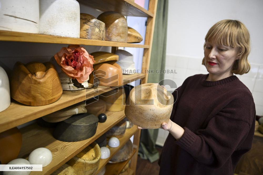 Käsityöammatialisen studiolla