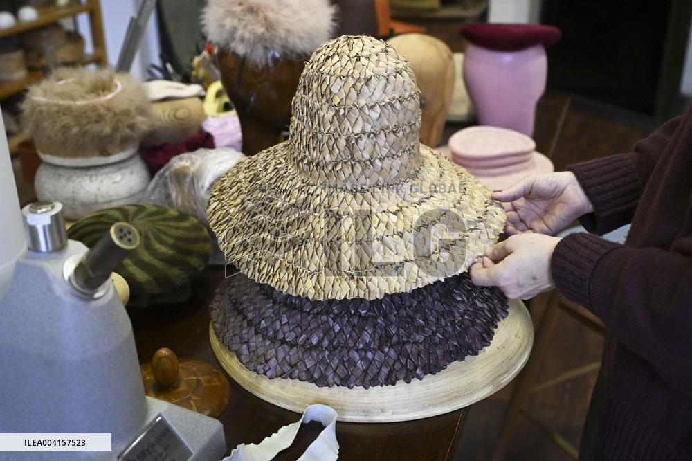 Käsityöammatitilaisen studiolla