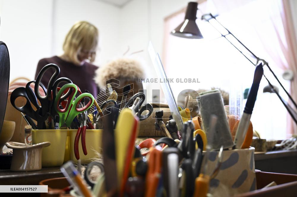 Käsityöammatitilaisen studiolla