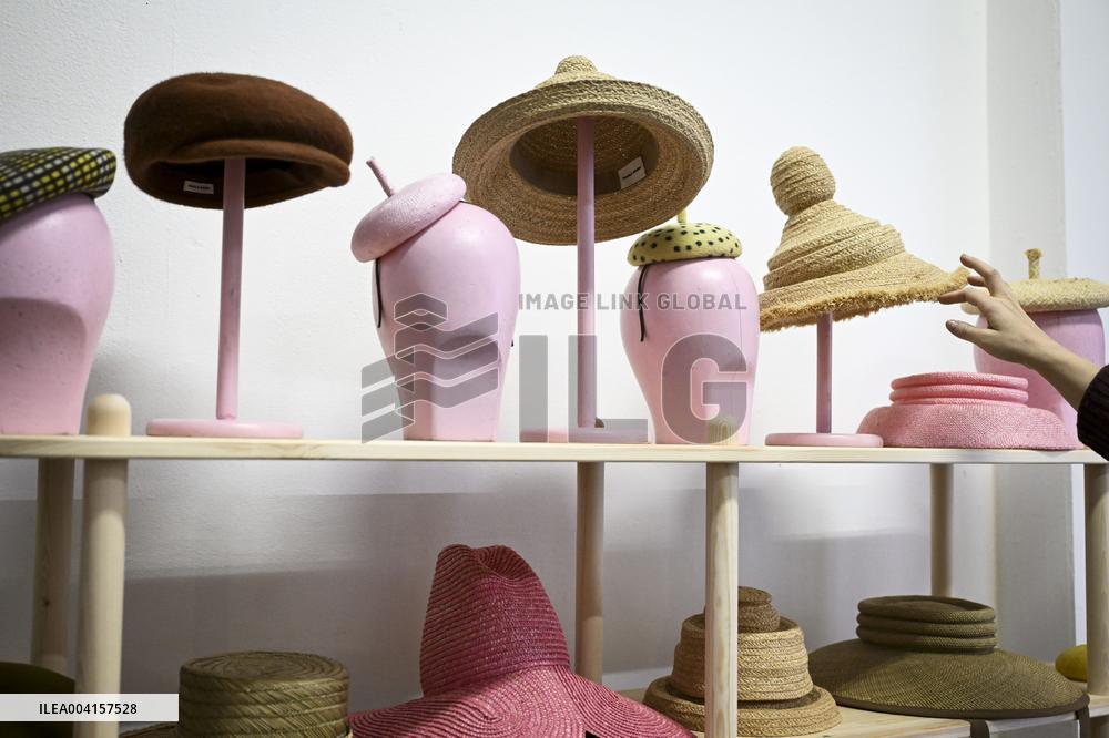 Käsityöammatitilaisen studiolla