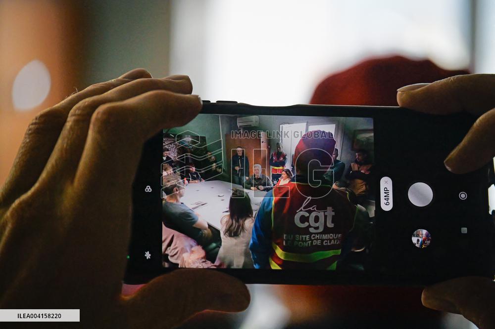 Melenchon Meets Union Members of The Vencorex Chemical Plant - Pont-de-Claix