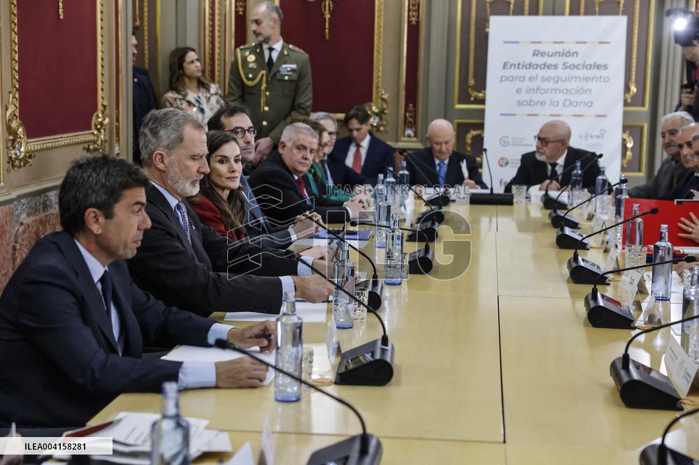 Royals return to Valencia to meet with businessmen and social entitie