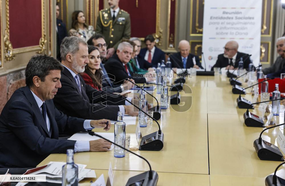 Royals return to Valencia to meet with businessmen and social entitie