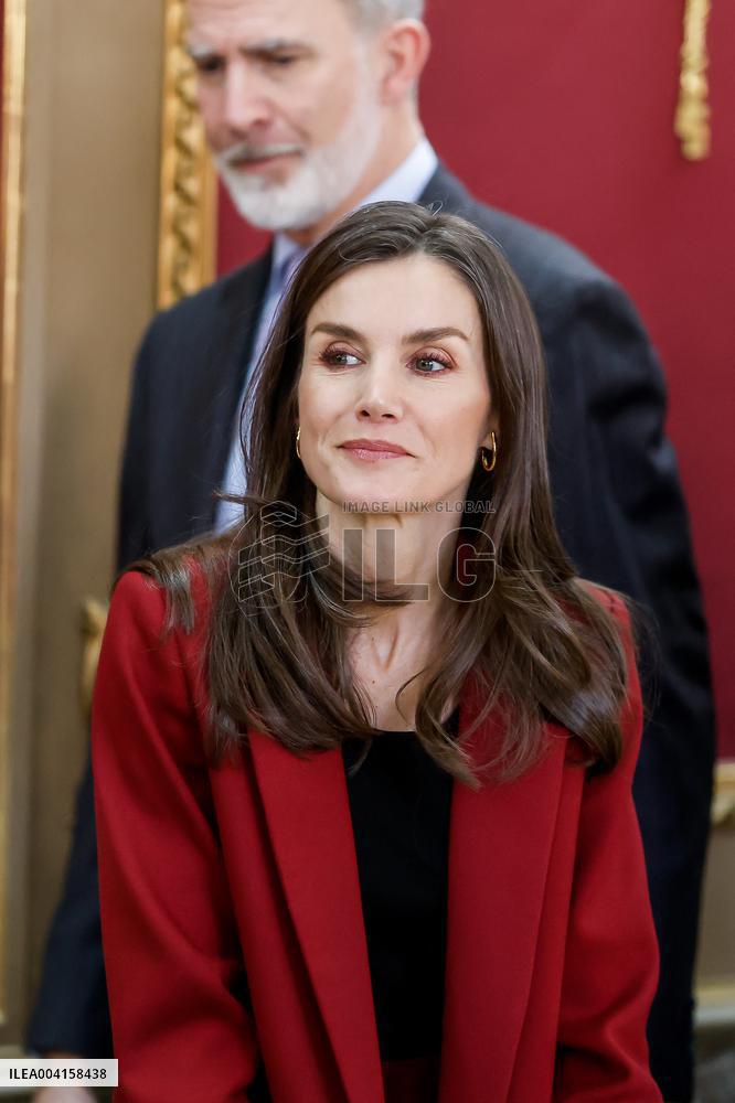 Royals return to Valencia to meet with businessmen and social entitie