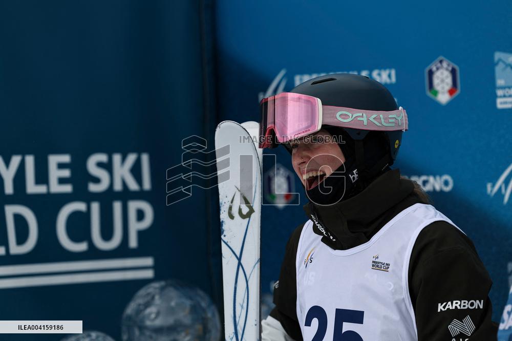 Perrine Laffont Wins Bronze In Final of Moguls World Cup - Italy
