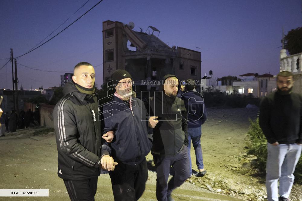 Israel army demolishes home after forcing residents to leave - West Bank