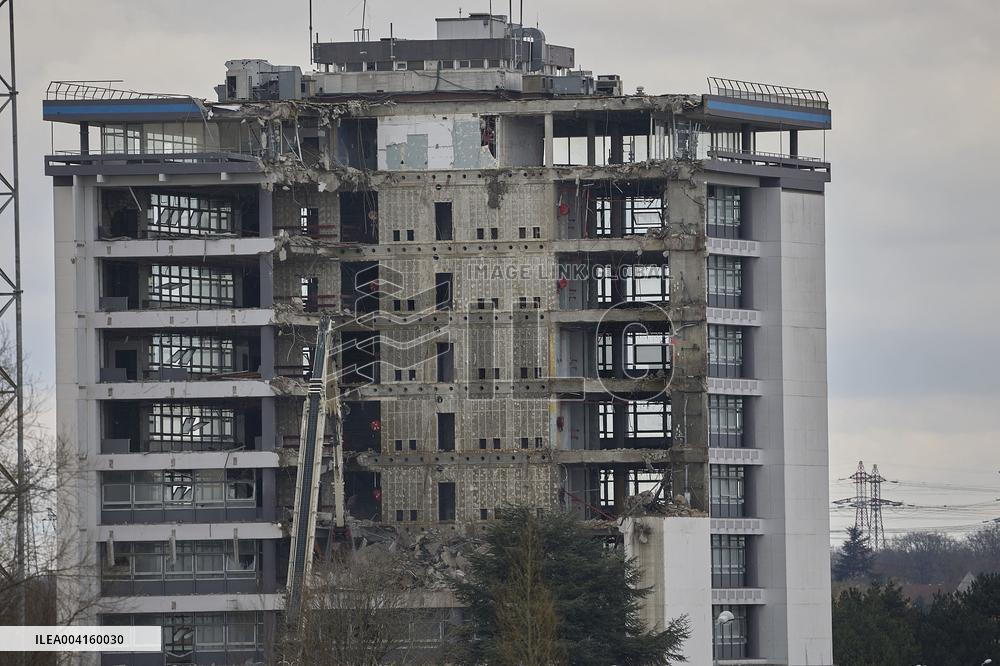 Data 4 has begun demolition of the Nokia industrial site in Nozay - Essonne