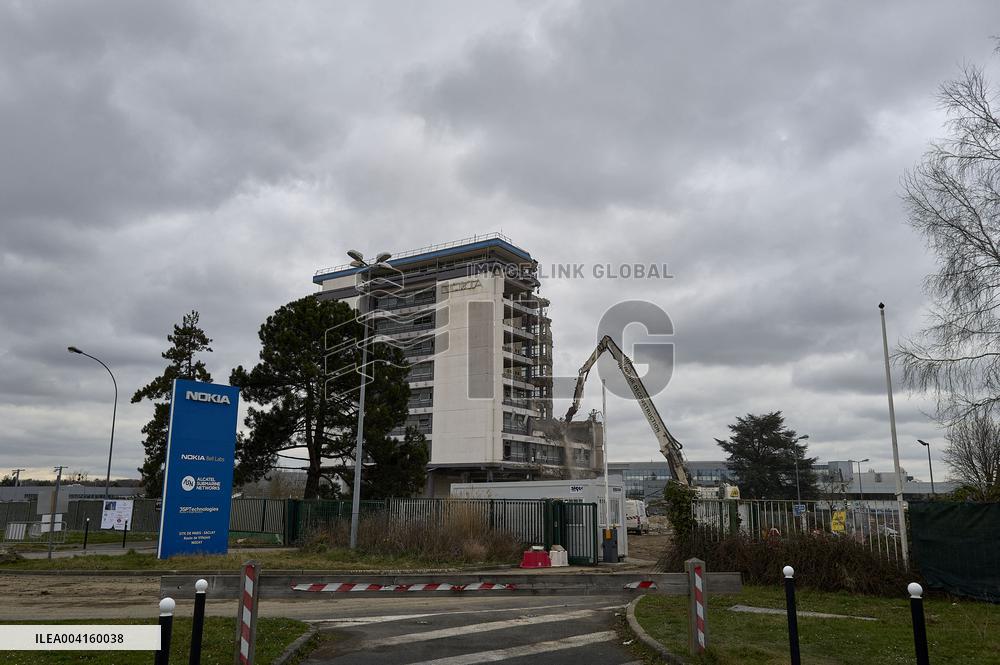 Data 4 has begun demolition of the Nokia industrial site in Nozay - Essonne