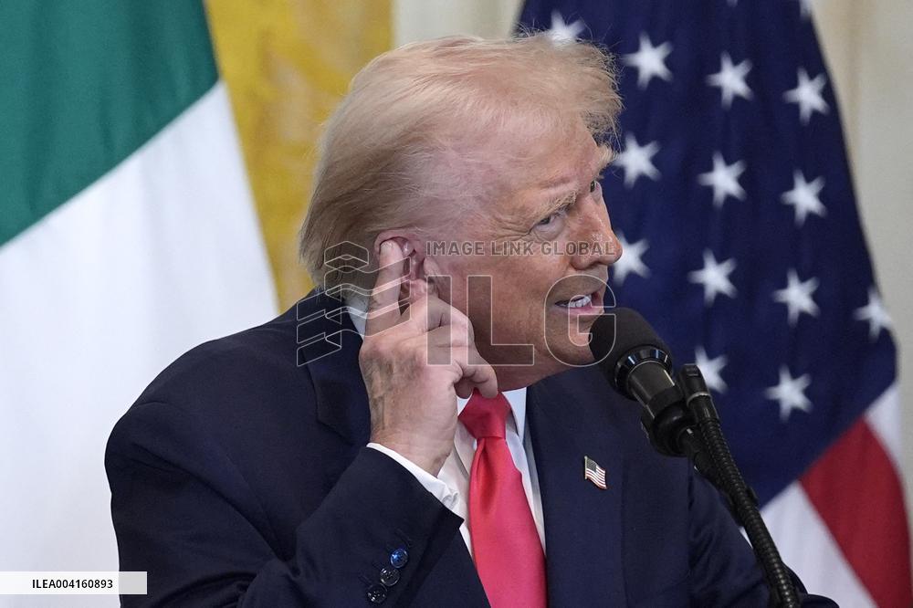 Donald Trump receives a bowl of shamrocks - Washington