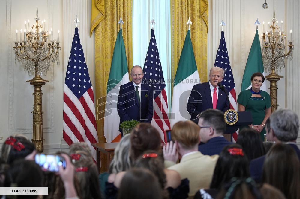 Donald Trump receives a bowl of shamrocks - Washington
