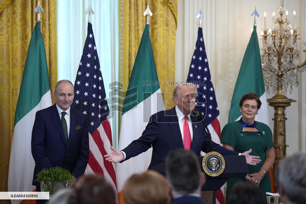 Donald Trump receives a bowl of shamrocks - Washington