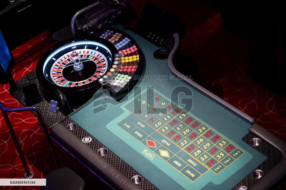 ROULETTE TABLE