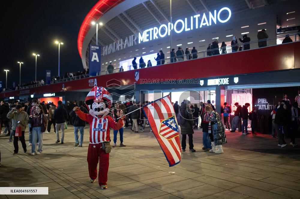 Atletico vs Real Madrid Atmosphere at the Metropolitano