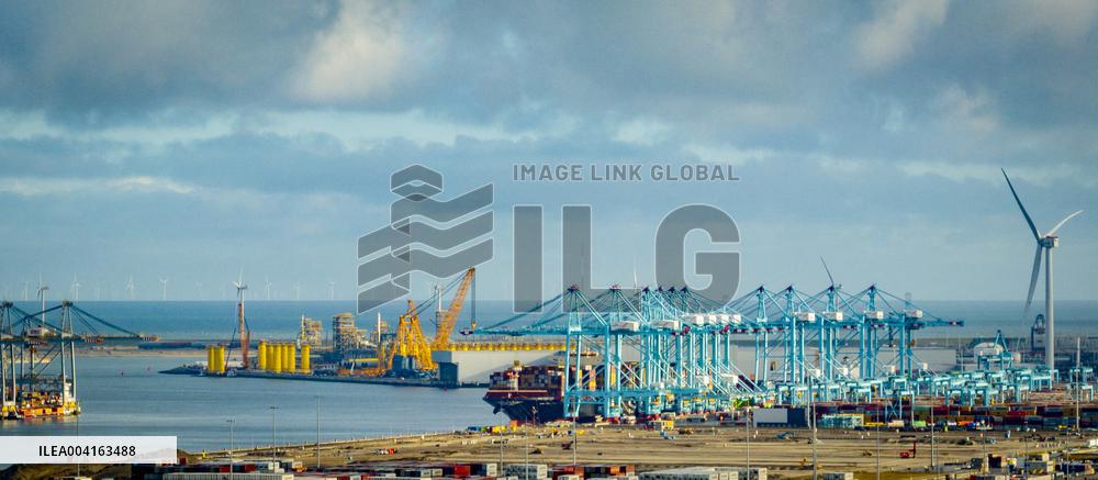 Windmills In Nature Along The Coastline Sea - Rotterdam