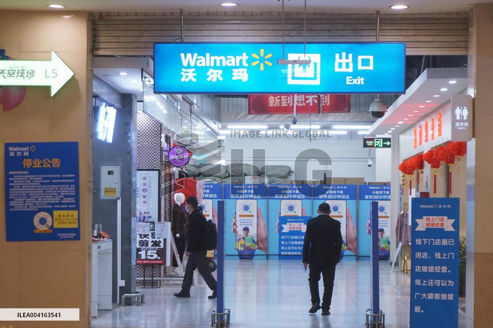 Walmart Store Close in Hangzhou