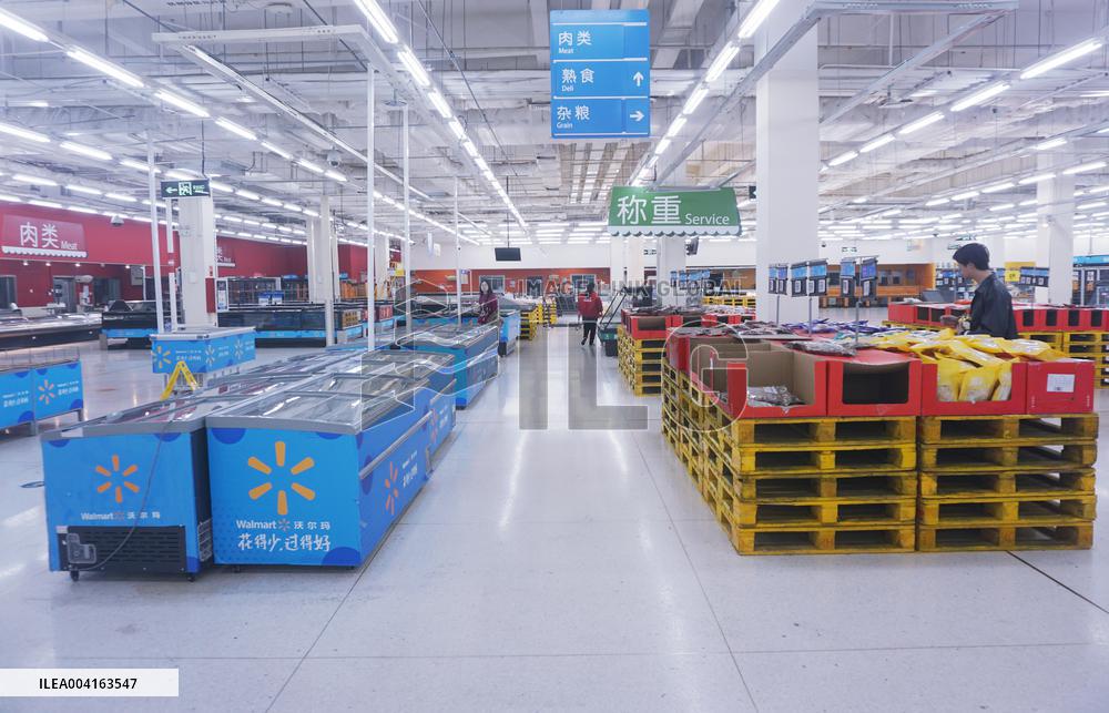 Walmart Store Close in Hangzhou