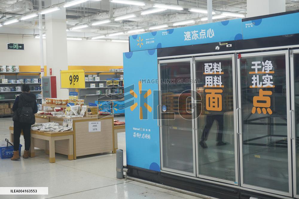 Walmart Store Close in Hangzhou