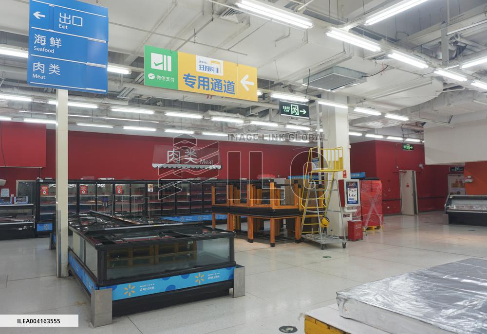 Walmart Store Close in Hangzhou