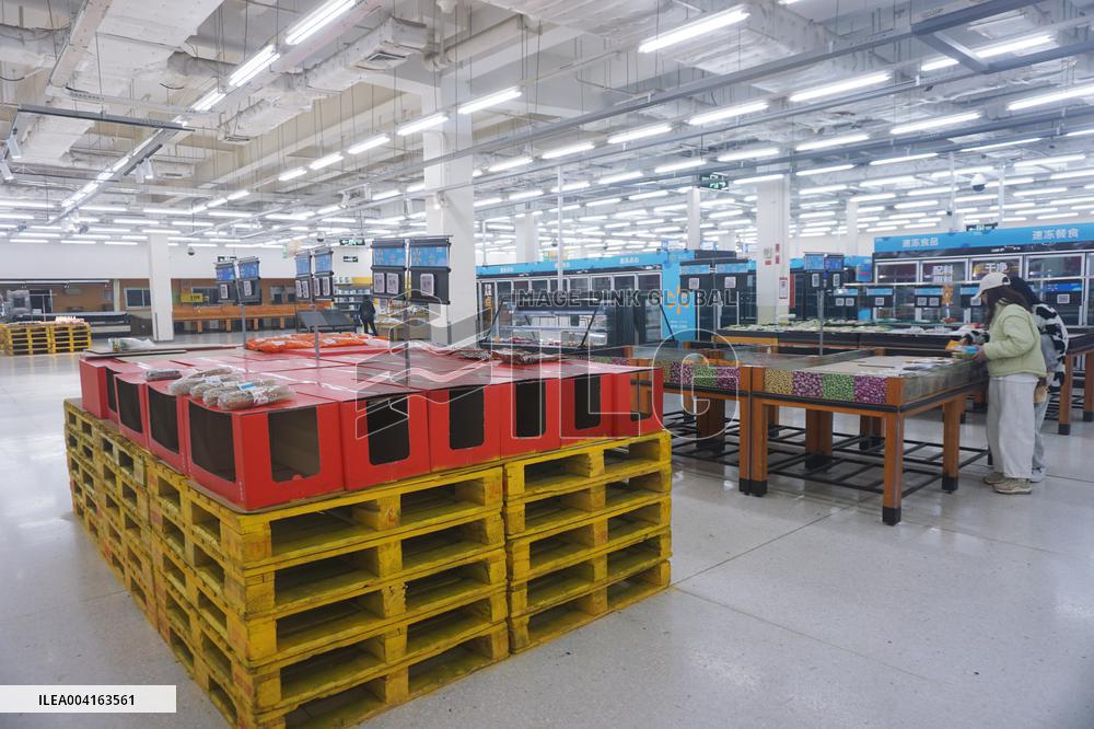 Walmart Store Close in Hangzhou
