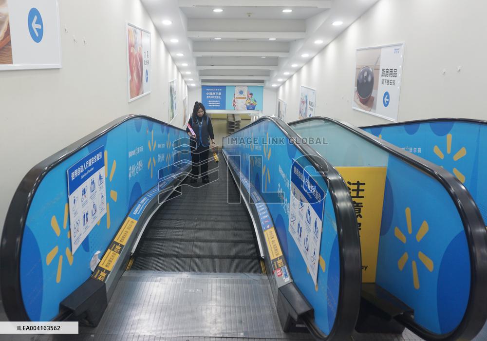Walmart Store Close in Hangzhou