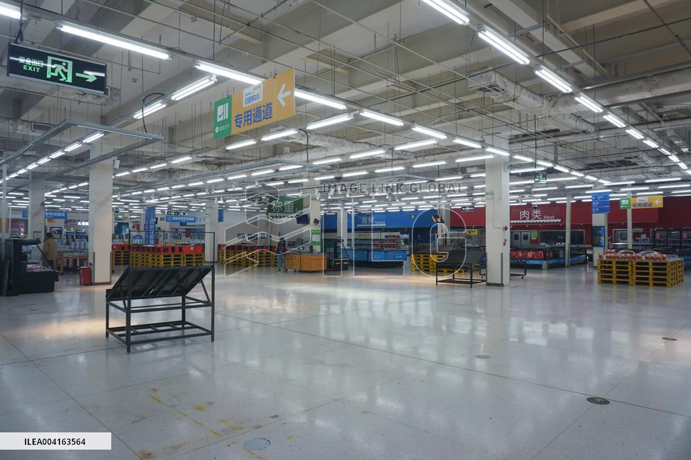 Walmart Store Close in Hangzhou