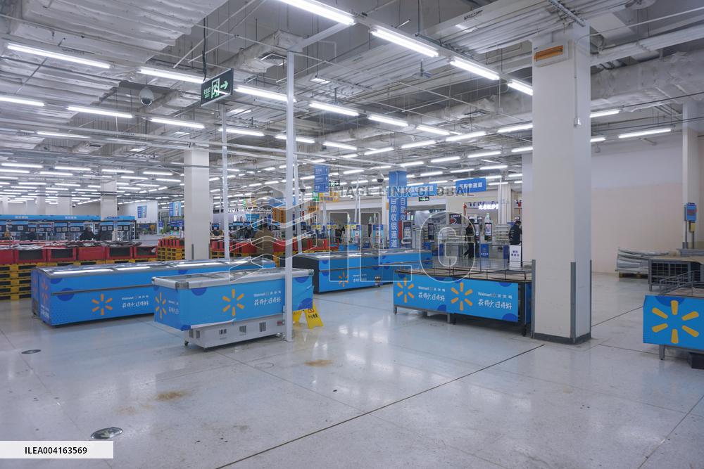 Walmart Store Close in Hangzhou