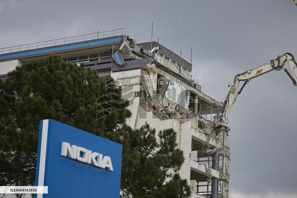 Demolition of Nokia Industrial Site Begins - Essonne
