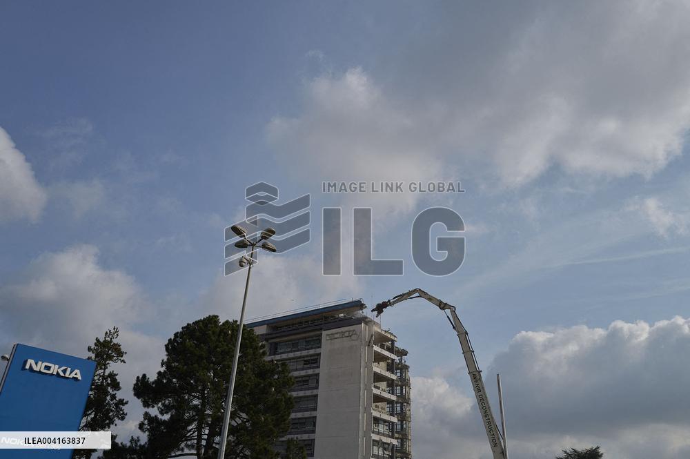 Demolition of Nokia Industrial Site Begins - Essonne