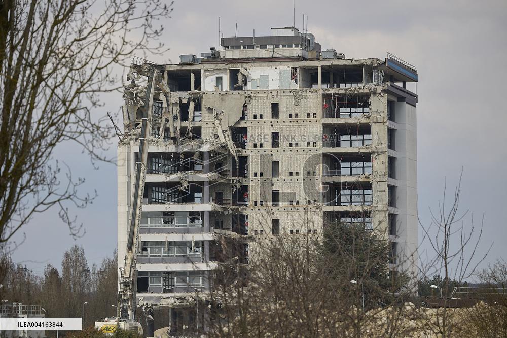 Demolition of Nokia Industrial Site Begins - Essonne