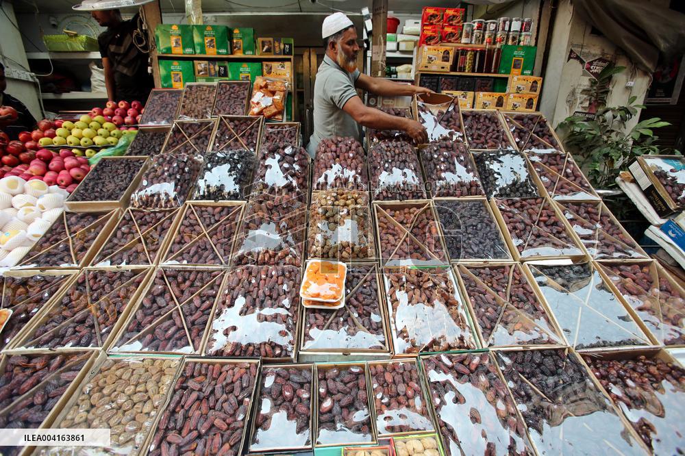 Tropical Fruits Market - Bangladesh