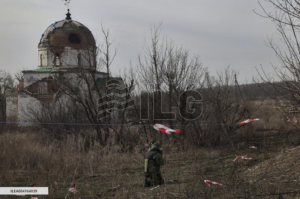 SES pyrotechnics conduct demining in Kharkiv region