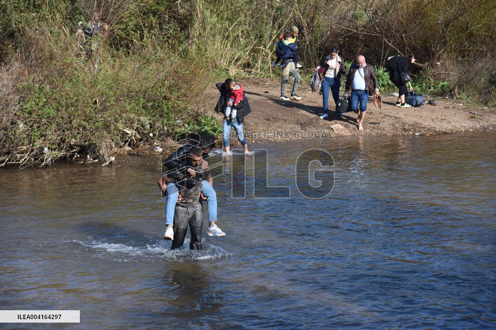 Thousands of Syrians Flee to Lebanon - Akkar