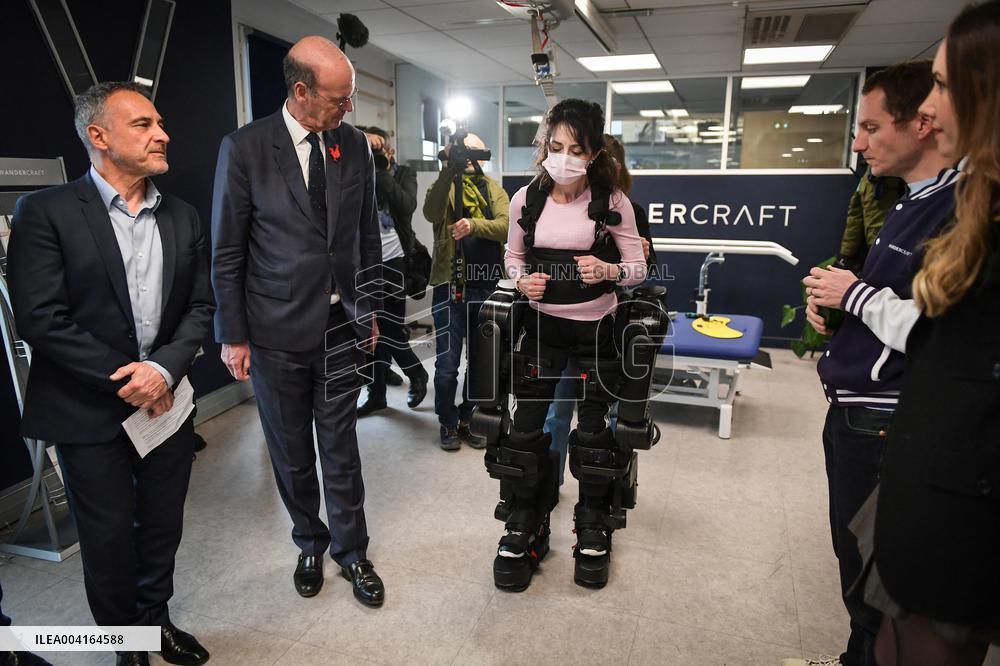 Eric Lombard visits Windcraft company in Paris FA