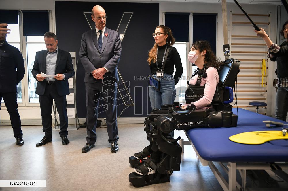 Eric Lombard visits Windcraft company in Paris FA