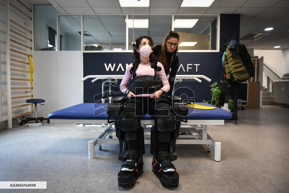 Eric Lombard visits Windcraft company in Paris FA