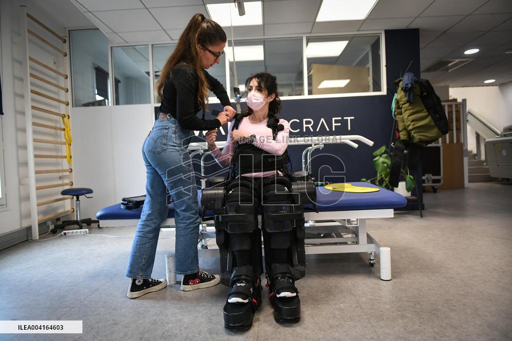 Eric Lombard visits Windcraft company in Paris FA