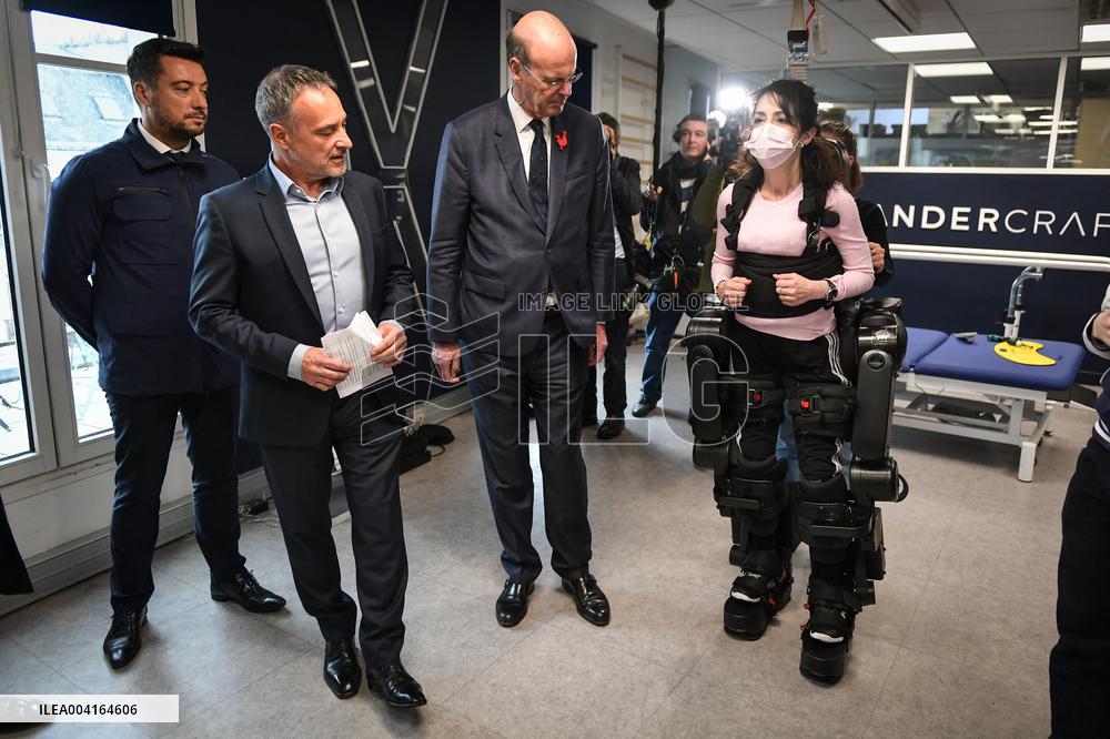 Eric Lombard visits Windcraft company in Paris FA