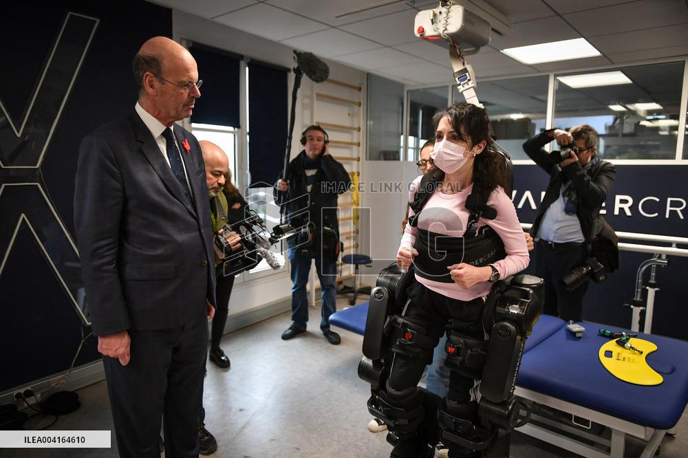 Eric Lombard visits Windcraft company in Paris FA